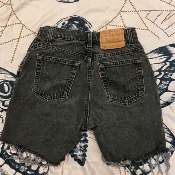 Vintage Levi jean shorts - Picture 3 of 5